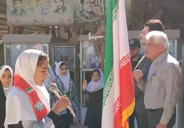 گلباران قبور مطهر شهدا توسط دانش آموزان پیشتاز شهر محلات 