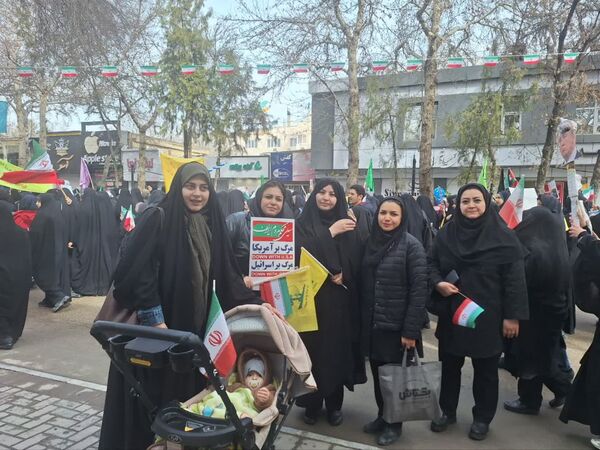 حضور دانش آموزان مدارس سما بجنورد در راهپیمایی 22 بهمن 