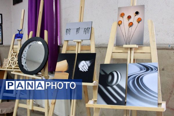 نمایشگاه آثار هنرجویان هنرستان فنی‌وحرفه‌ای دخترانه آفرینش پردیس