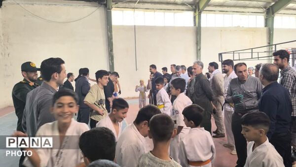 همایش بزرگ پیاده‌ روی خانوادگی به مناسبت هفته دفاع مقدس در بیرانشهر