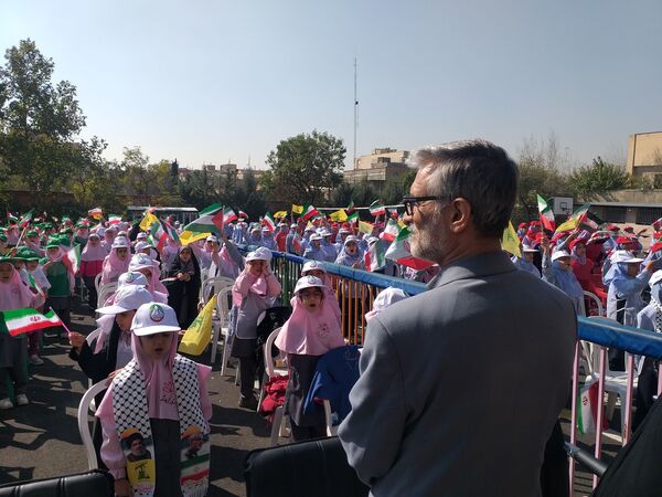 نواختن زنگ مقاومت و ایثار و اجرای پویش تکثیر سنوار در دبستان دخترانه شاهد تجلی منطقه 4 