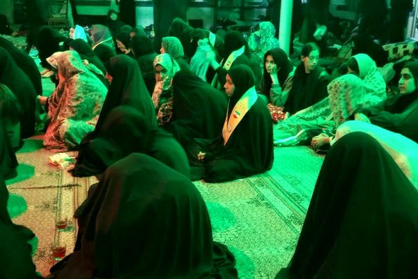 اعتکاف دانش‌آموزی رباط‌کریم با پرچم‌گردانی حضرت ابوالفضل(ع)