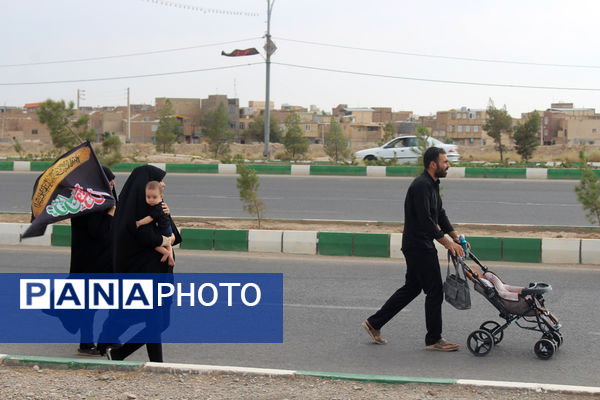 پیاده‌روی خانوادگی جاماندگان اربعین حسینی(ع) در قم