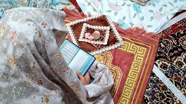 اعتکاف دختران دانش‌آموز قم در مسجد امام حسین(ع)