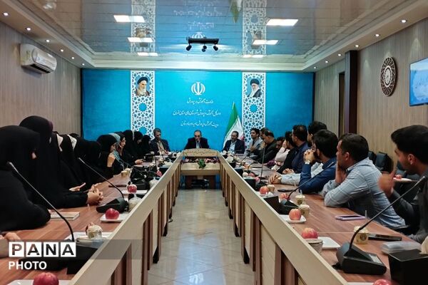 بزرگداشت هفته معلم و تقدیر از خدمات ارزنده مشاوران در بهارستان‌دو