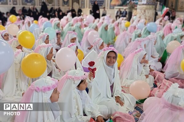 آغاز مسیر نور؛ قاب‌هایی از جشن تکلیف دختران شهرستان بن