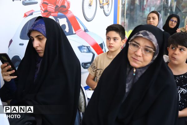 جشنواره بزرگ خریداران ماهی در تبریز