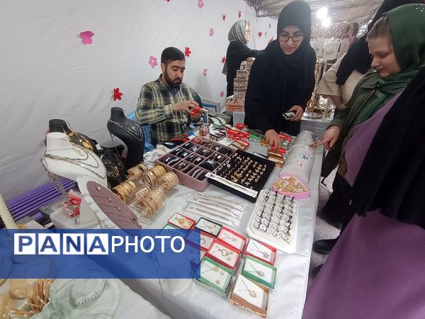 برگزاری نمایشگاه صنایع دستی در محله طلاب مشهد