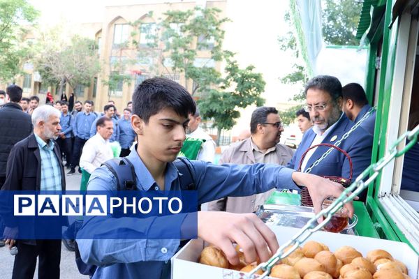 افتتاح چایخانه رضوی در مدرسه مکتبی با حضور مدیریت آموزش و پرورش منطقه ۱۴