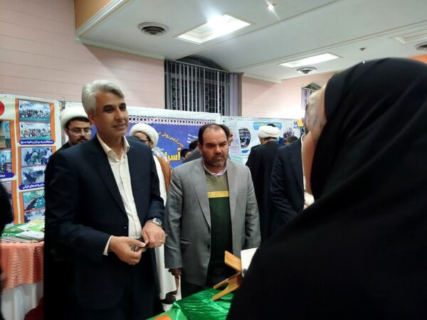 بازدید مدیر آموزش و پرورش کاشمر از  نمایشگاه قرآن و عترت شهرستان 