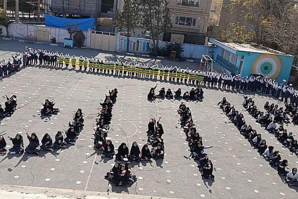 حضور پرشور دختران و پسران شهریار در روز استکبار ستیزی