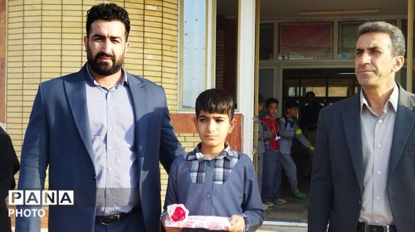 گرامیداشت هفته نیروی انتظامی در دبستان شهید مفتح
