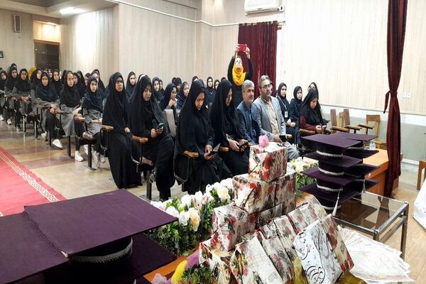 مراسم تجلیل از همیار معلم‌های نمونه دبیرستان آرمیتا مصلی نژاد