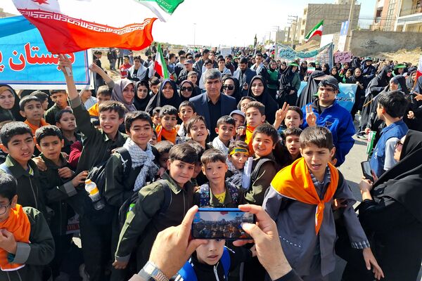 گزارش تصویری از راهپیمایی سیزده آبان در پردیس