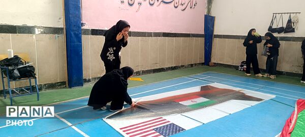 تمرین اجرای پیرامید و دانش‌آموزان دوره متوسطه اول و دوم