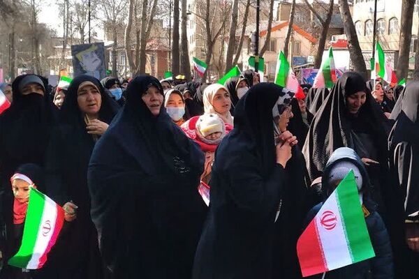 ایستادگی و حضور گرم مردم دماوند در راهپیمایی ۲۲ بهمن