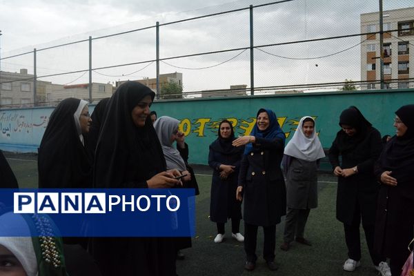 برگزاری مسابقات ورزشی ویژه اولیای دانش‌آموزان دبستانی در ناحیه ۲ بهارستان