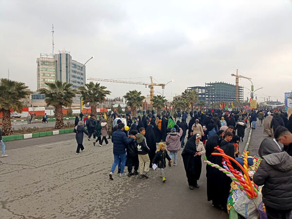 شادپیمایی مردم قم در جشن نیمه شعبان