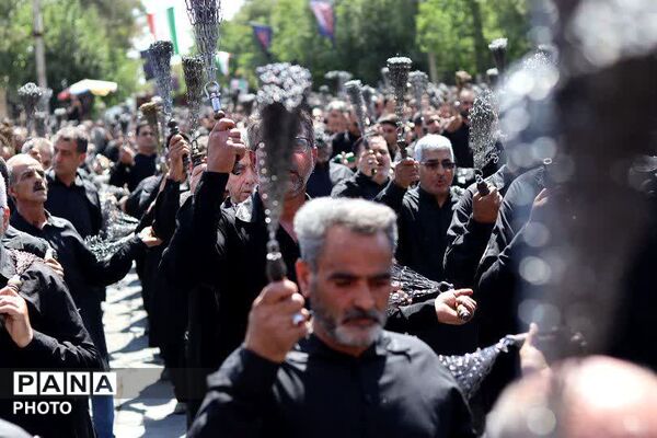 آیین زنجیرزنی هشتم محرم در ابرکوه