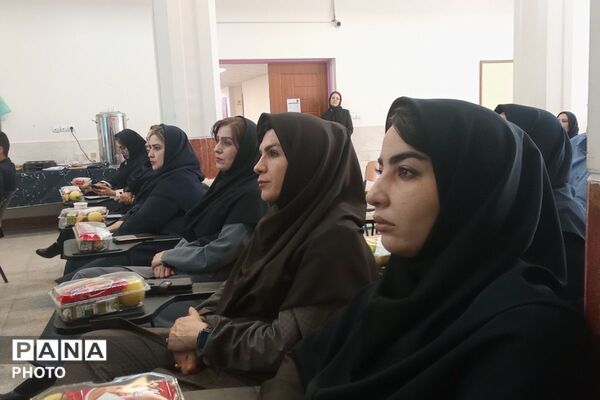 آیین گرامیداشت هفته پیوند انجمن اولیاء و مربیان در شهرستان ملارد 