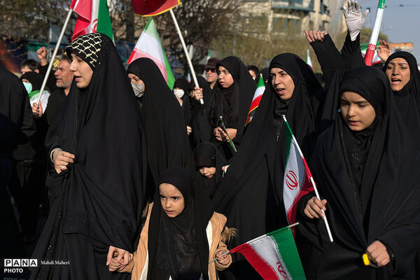 مراسم بیعت با سومین رهبر انقلاب در تهران - 1