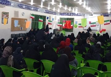 جلسه معارفه و توزیع کتب درسی هفتمی‌ها در دبیرستان عترت