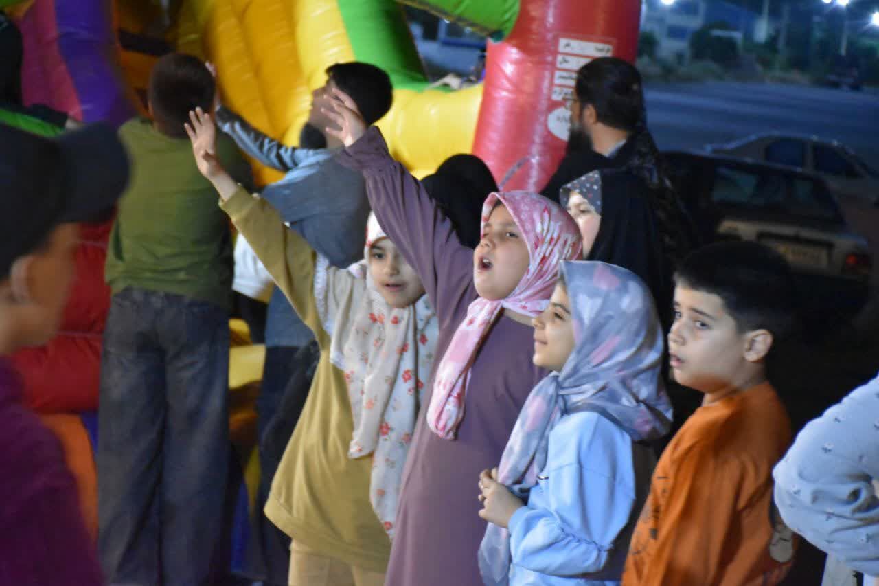 در هشتاد و هفتمین شب پهباد شاهد ۱۳۵ در کنار مردم در میدان صنعت 