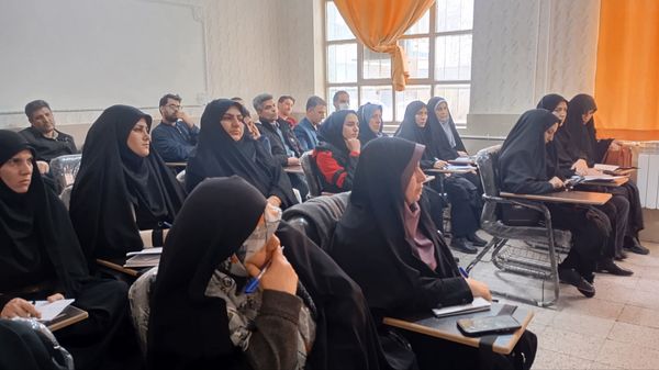 کارگاه آموزشی کمک‌های اولیه سازمان دانش‌آموزی ناحیه 2 کرج 