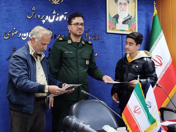 نشست فرماندهان بسیج دانش آموزی مدارس با مسئول بسیج دانش آموزی کاشمر