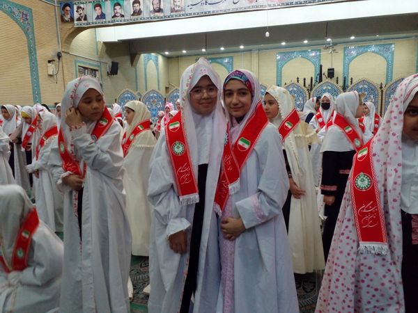 شرکت دانش آموزان دبستان هدی یک  در یادواره شهید حسن رستمی