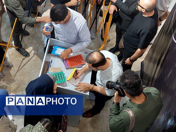 جشن امضای کتاب«ن‌ی‌س‌ت» در مشهد