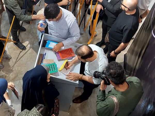 جشن امضای کتاب«ن‌ی‌س‌ت» در مشهد