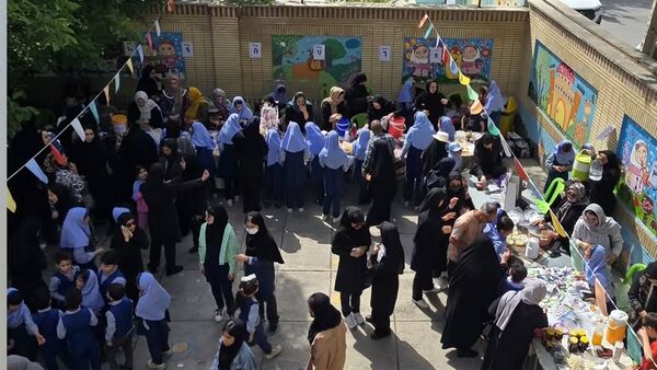 برپایی بازارچه کسب و کار در دبستان غیردولتی مهرو ماه آشخانه 