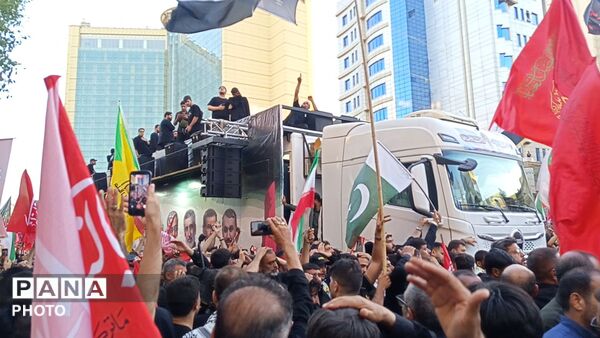 بغض گلوگیر ملت در آخرین دیدار با امام شهید