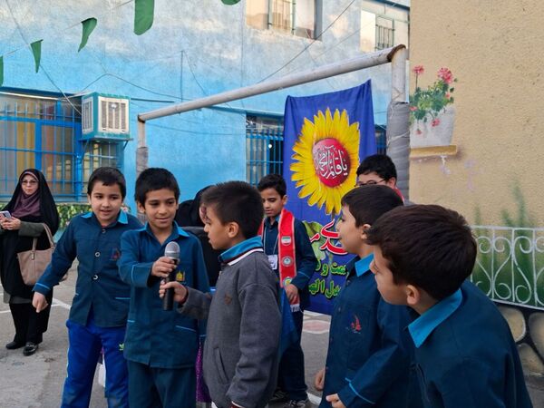 جشن پیروزی انقلاب در مدرسه هوشمند خیرزاده