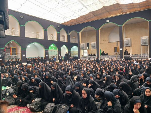 حضور دانش‌آموزان دبیرستان دخترانه شهید درعلی فراشاه در اجتماع «دختران فاطمی» شهرستان تفت 