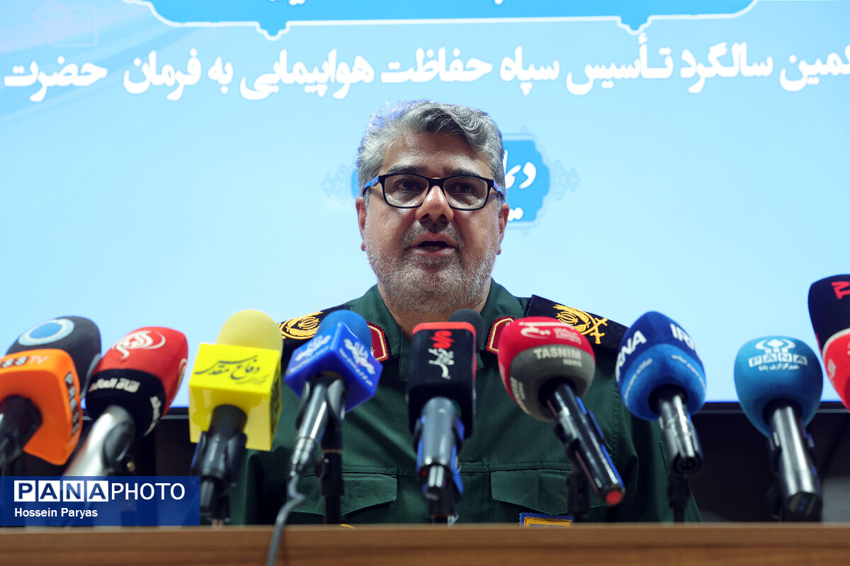 نشست خبری سردار سرتیپ دوم پاسدار هادی ملانوری، فرمانده سپاه حفاظت هواپیمایی