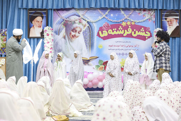 جشن تکلیف دختران در دفتر امام جمعه یزد