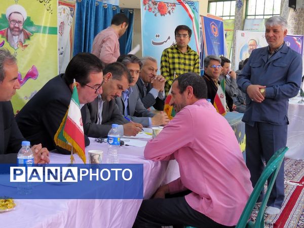 برپایی میز خدمت اداره‌کل آموزش پرورش استان در مصلی بجنورد 