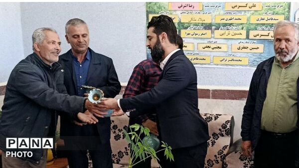 پاسداشت مقام معلم و تجلیل از تلاشگران عرصه تعلیم و تربیت در منطقه سردرود