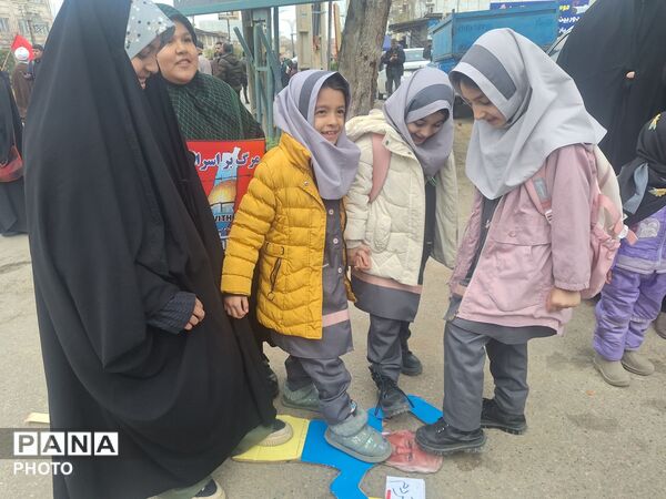 حضور دانش آموزان آزادشهری به یاد دانش آموزان میناب