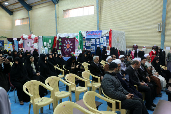 برپایی نمایشگاه عفاف و حجاب در هنرستان ایمان قم