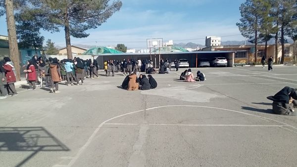 بازارچه‌‌ دانش‌آموزی در‌ دبیرستان‌ نمونه‌ اندیشه‌ کاشمر