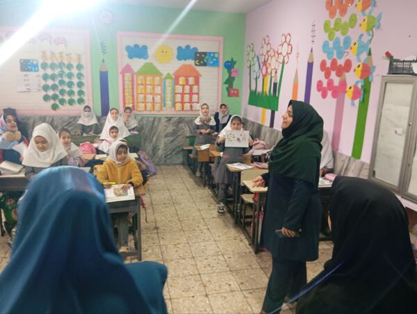 صبحانه سلامت با تم پرچم در دبستان نرجس 