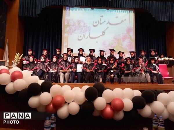 جشن فارغ تحصیلی وتقدیر ازدانش آموزان پایه نهم دبیرستان آرمینه مصلی نژاد ناحیه ۶