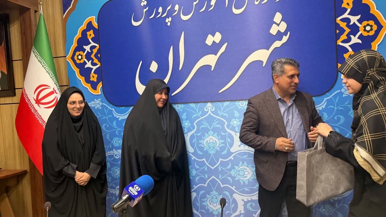 تقدیر از دانش‌آموزخبرنگاران، نمایندگان مجلس و مجامع دانش‌آموزی در نشست گفت‌وگوی بین‌نسلی تهران