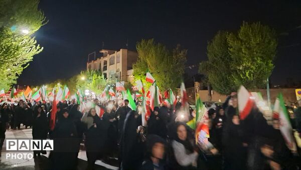 کاروان پیاده در میدان آزادی یزد