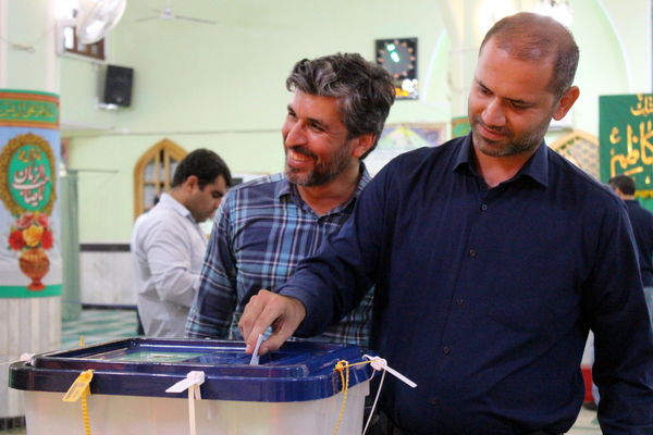 حضور پرشور مردم ولایت‌مدار بوشهر در پای صندوق‌های رأی