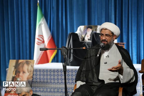 گردهمایی مردم همدان در پاسداشت مقام رهبر شهید انقلاب در رواق کشوردوست