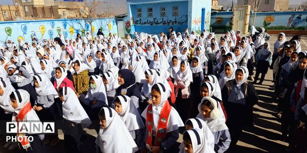 تقدیراز مربی پرورشی مدرسه فاطمه الزهرا(س) در هفته امور تربیتی